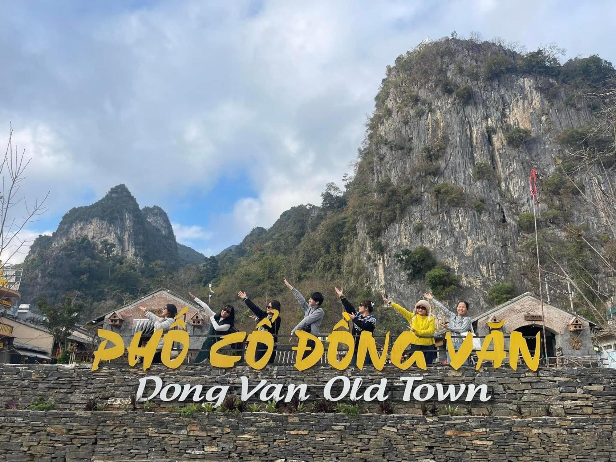 Epic Dong Van Hotel ภายนอก รูปภาพ
